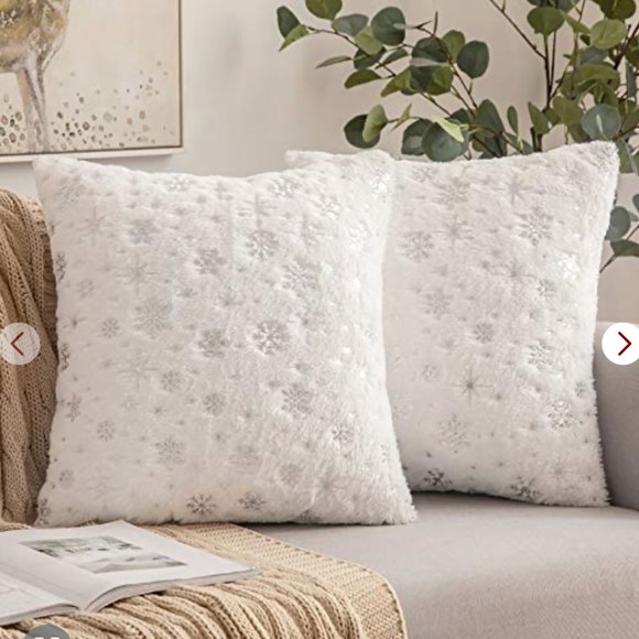 Set of two pillow cushion covers, plush white with iridescent snowflakes NEW - Picture 2 of 3